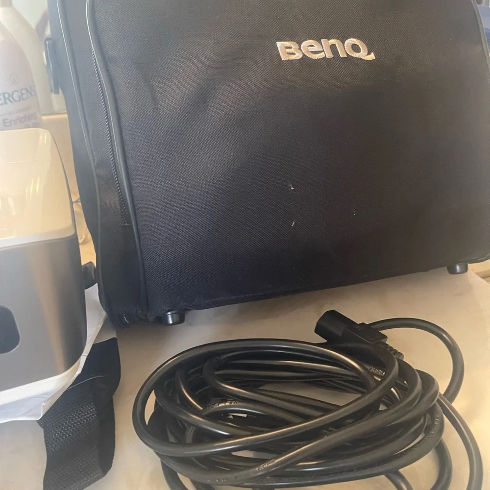 Projector - Picture 3 of 7